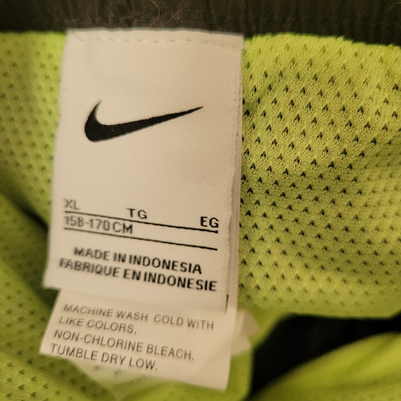 NIKE SWIM TRUNKs - Picture 2 of 3